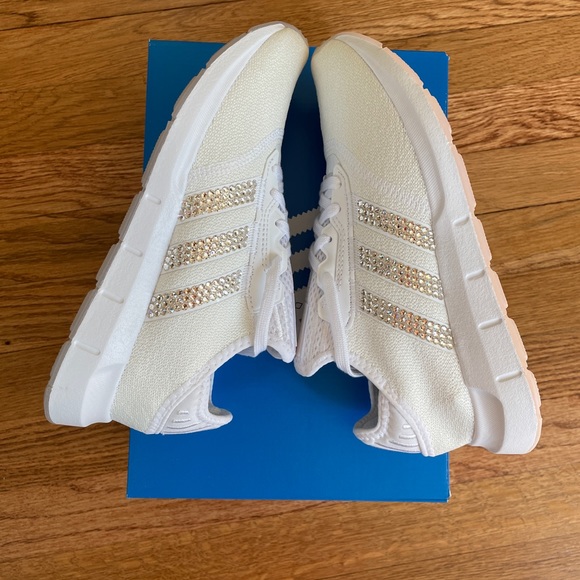 Swarovski Adidas Swift Run women’s Shoes - Picture 4 of 5